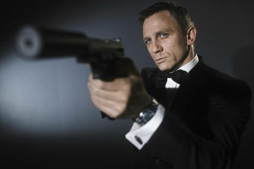 James Bond: Bloodstone - Джеймс Бонд: погонять или пострелять?